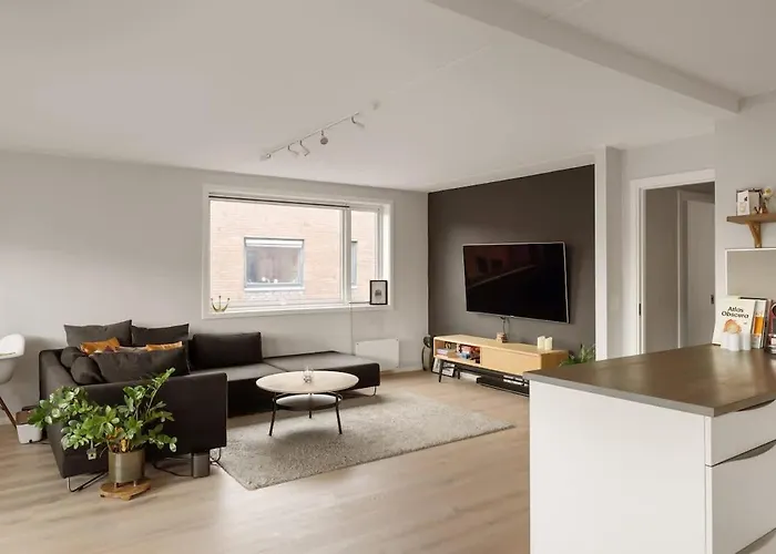 Dinbnb Apartments L 15Min To C Station L Huge Social Space L Balcony