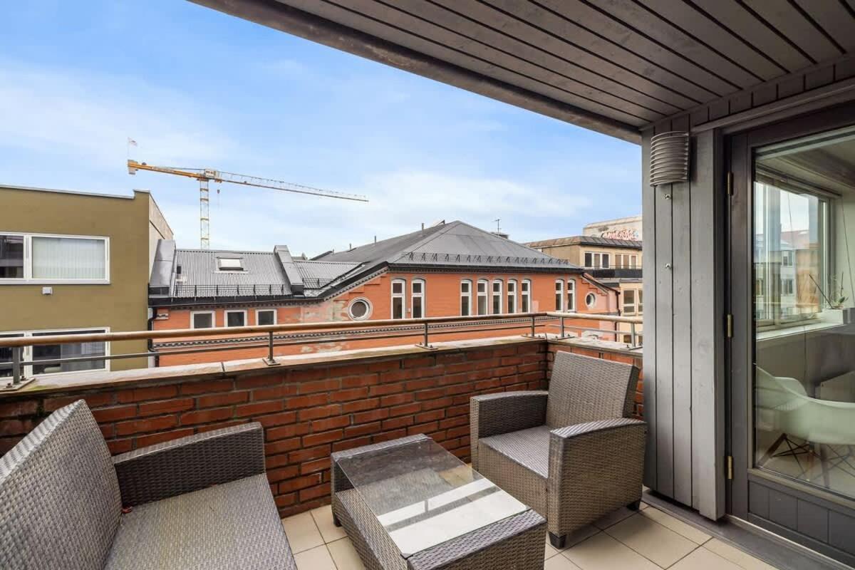 Apartment Dinbnb L 15min To C Station L Huge Social Space L Balcony