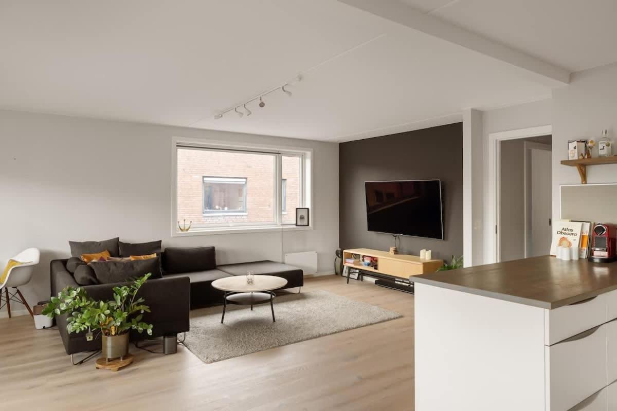 Dinbnb L 15min To C Station L Huge Social Space L Balcony Apartment Oslo